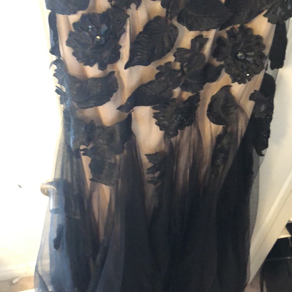 Black and beige illusion dress - Picture 4 of 6